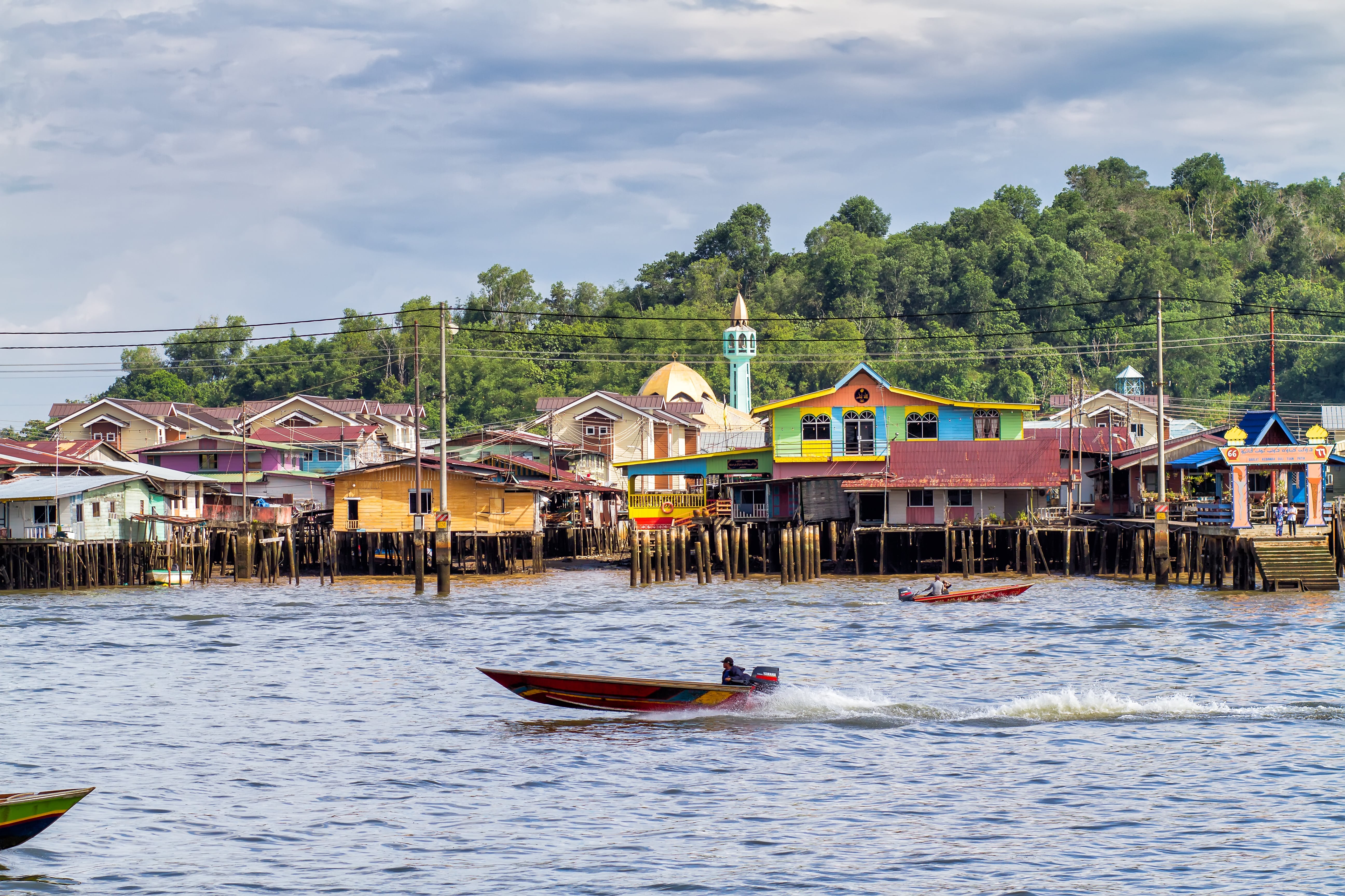 Case su palafitte del villaggio sull'acqua Kampong Ayer sul fiume Brunei, Bandar Seri Begawan, Brunei