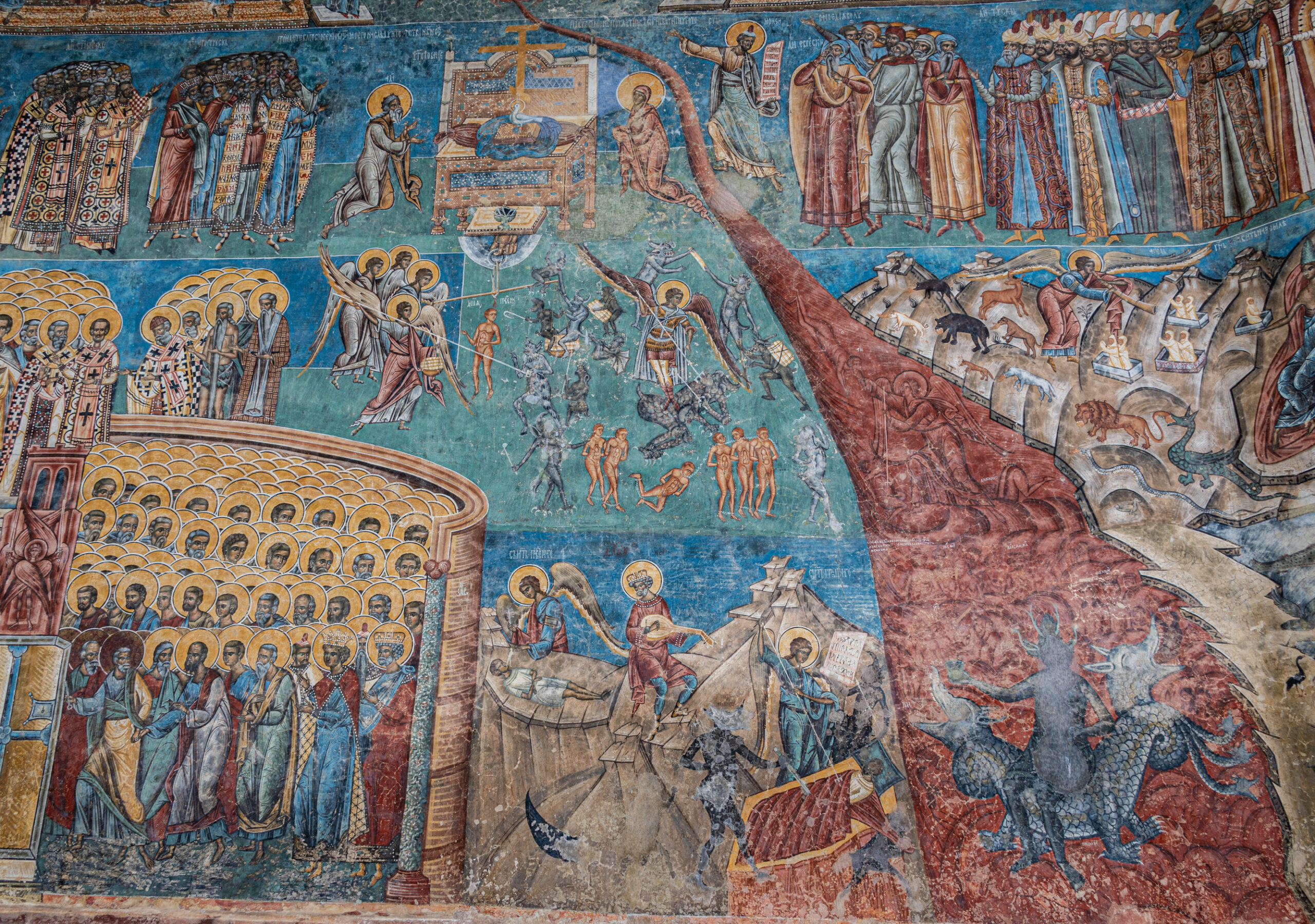 ルーマニア、ブコヴィナのヴォロネツ修道院の彩られた外壁