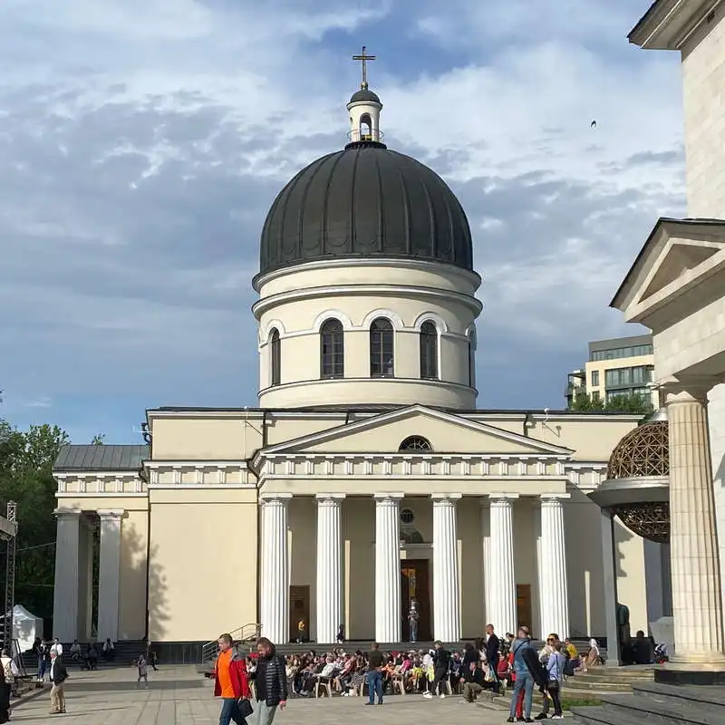 Stefan cel Mare Boulevard in central Chisinau with the Triumphal Arch and Nativity Cathedral