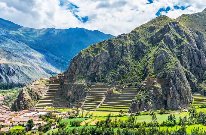 Ollantaytambo fortress and town