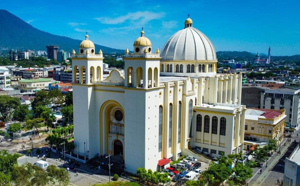 The Metropolitan Cathedral on Plaza Barrios in downtown San Salvador, El Salvador