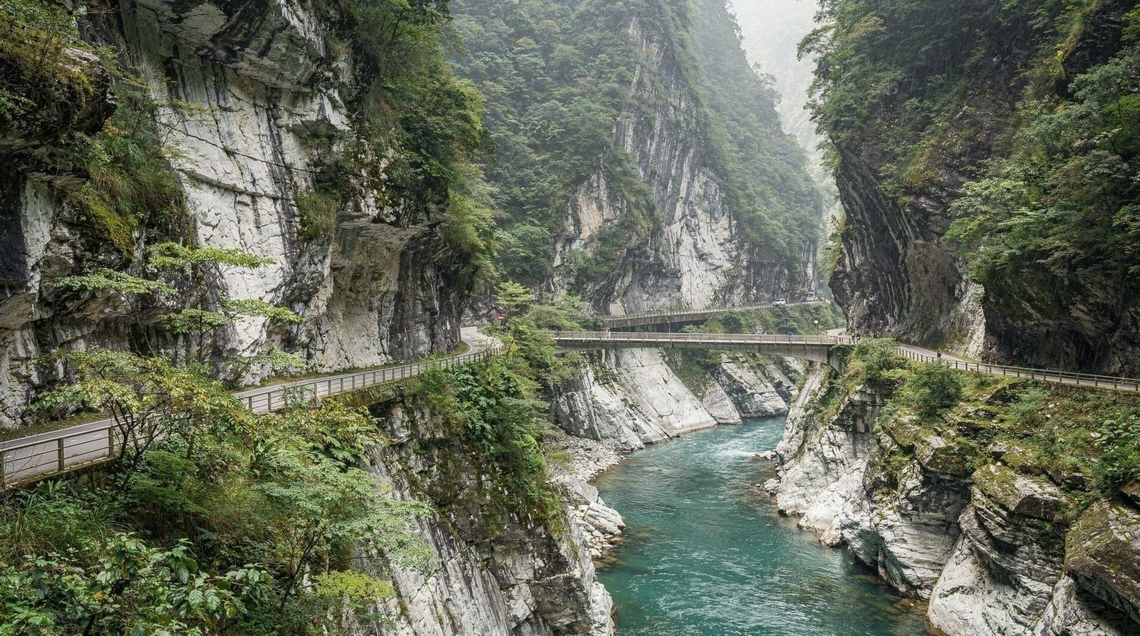 Marble cliffs and turquoise river at Taroko Gorge in Hualien, Taiwan